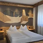 Azola Hotel 3*