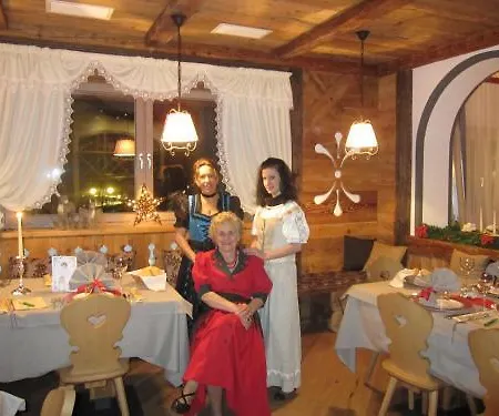 Hotel Azola Canazei