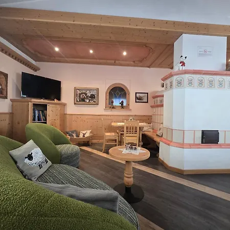 Hotell Azola 3*