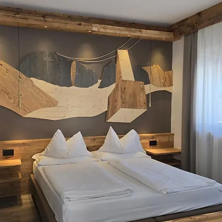 Azola Hotel 3*