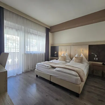 Azola 3*
