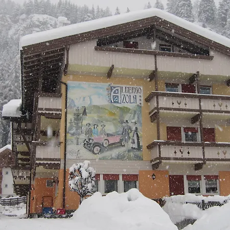 Azola Hotell 3*
