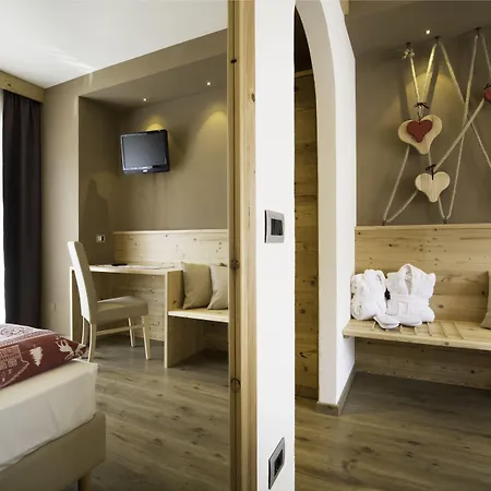 Hotell Azola Canazei