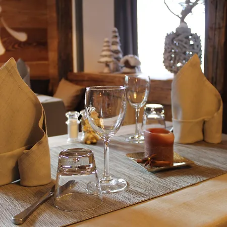 Hotell Azola Canazei