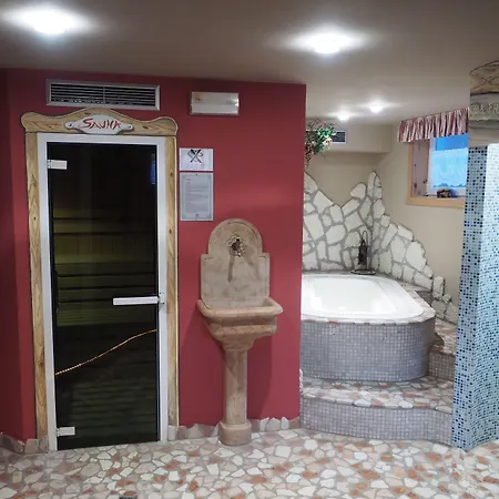 Hotell Azola 3*
