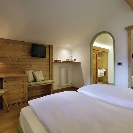 Hotell Azola Canazei