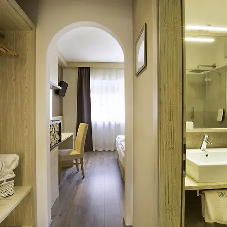 Azola Hotel