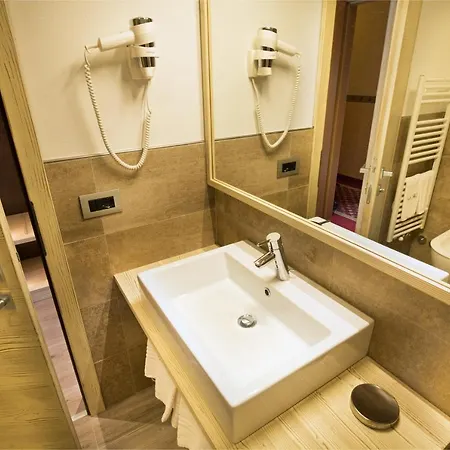 Azola Hotel